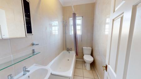 2 bedroom Flat for sale in Clarence Square, Brighton, BN1