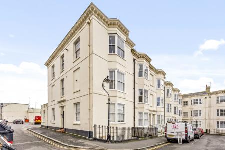 2 bedroom Flat for sale in Clarence Square, Brighton, BN1