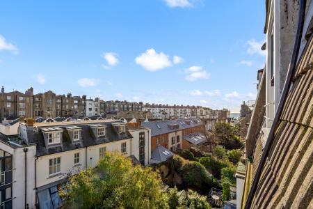 2 bedroom Flat for sale in First Avenue, Hove, BN3
