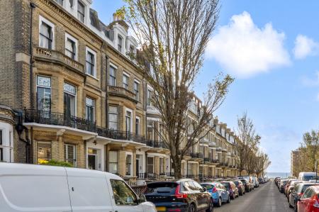 2 bedroom Flat for sale in First Avenue, Hove, BN3