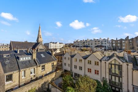 2 bedroom Flat for sale in First Avenue, Hove, BN3
