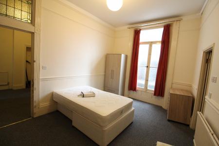 5 bedroom Flat to let in Kings Road