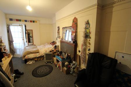 8 bedroom Flat to let in Kings Road