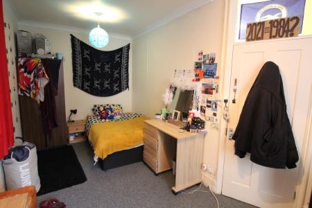 8 bedroom Flat to let in Kings Road