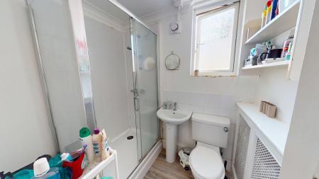 4 bedroom Terraced House to let in Bernard Road