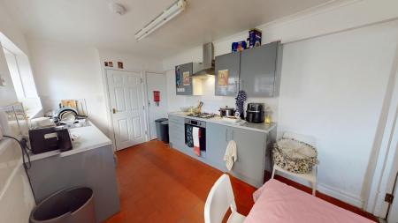 4 bedroom Terraced House to let in Bernard Road