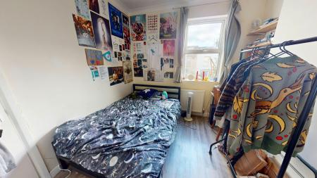 4 bedroom Terraced House to let in Bernard Road