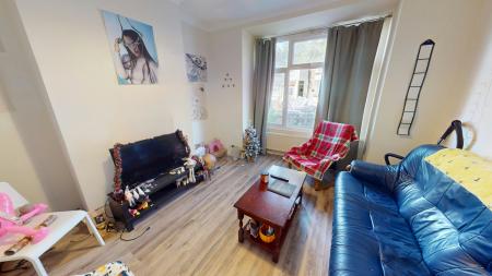 4 bedroom Terraced House to let in Bernard Road