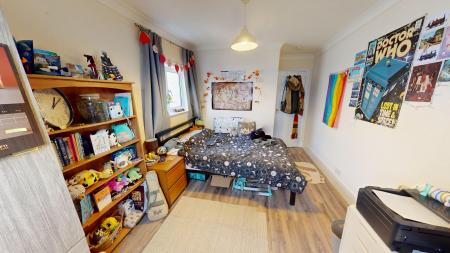 4 bedroom Terraced House to let in Bernard Road