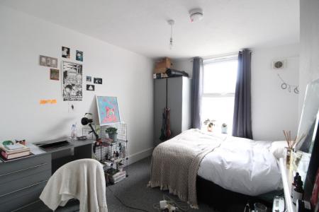 5 bedroom Terraced House to let in Brading Road