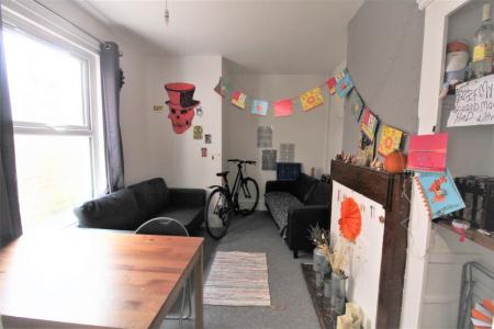 5 bedroom Terraced House to let in Brading Road