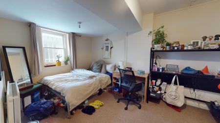 6 bedroom Semi-detached house to let in Ditchling Road, Brighton, BN1