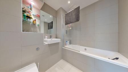 2 bedroom Flat to let in Fleet Street