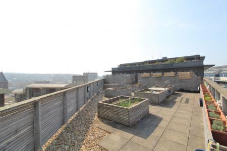 2 bedroom Flat to let in Fleet Street