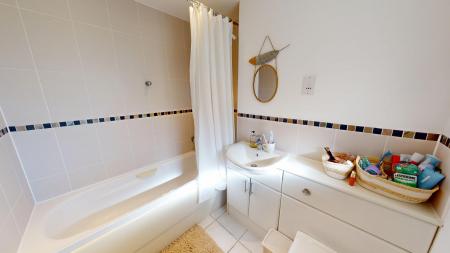 2 bedroom Flat to let in Fleet street