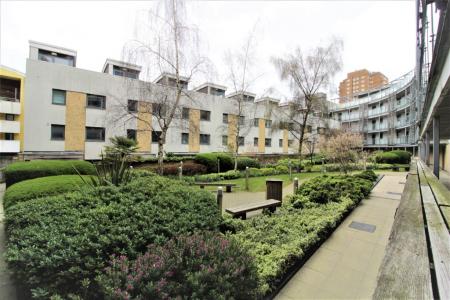 2 bedroom Flat to let in Fleet street