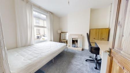 5 bedroom Terraced House to let in Holland Street