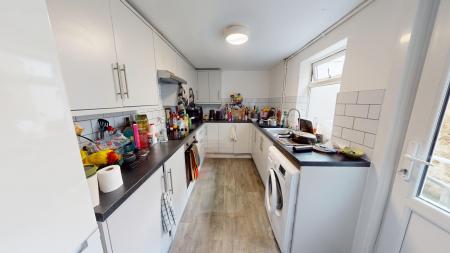 4 bedroom Terraced House to let in Lewes Road