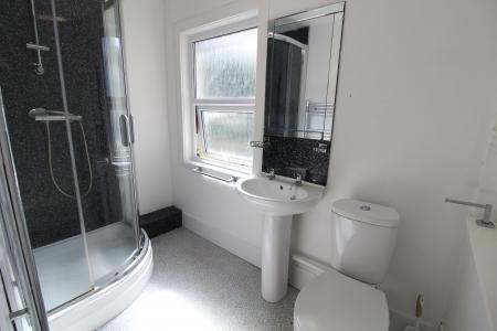 4 bedroom Terraced House to let in Lewes Road