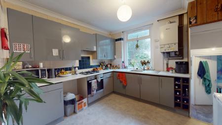 4 bedroom Terraced House to let in Lincoln Street