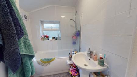 4 bedroom Terraced House to let in Lincoln Street