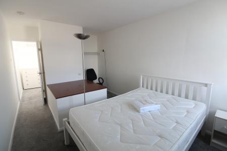 4 bedroom Maisonette to let in Little Preston Street