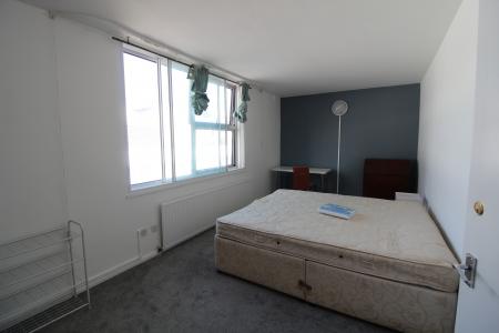 4 bedroom Maisonette to let in Little Preston Street