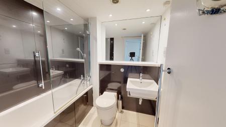 2 bedroom Flat to let in Marine Parade, Brighton, BN2