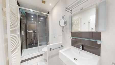 2 bedroom Flat to let in Marine Parade, Brighton, BN2