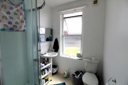 4 bedroom Terraced House to let in Milner Road