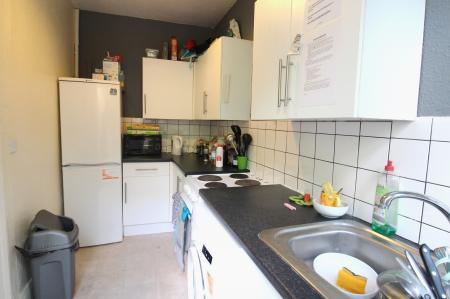 4 bedroom Terraced House to let in Milner Road