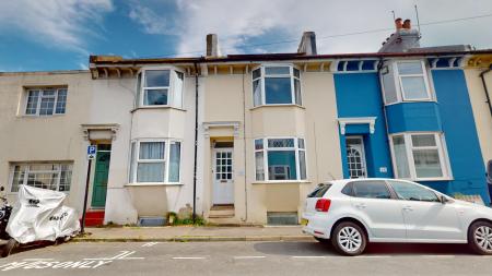 4 bedroom Terraced House to let in Park Crescent Road