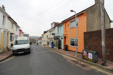 4 bedroom Semi-detached house to let in Southover Street, Brighton, BN2