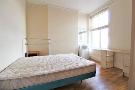 5 bedroom Terraced House to let in St James Avenue