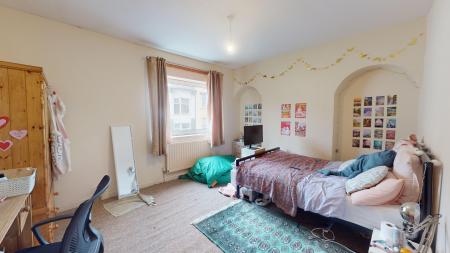 5 bedroom Terraced House to let in Viaduct Road