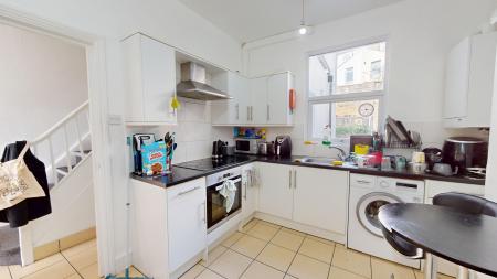 5 bedroom Terraced House to let in Viaduct Road