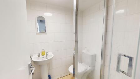 5 bedroom Terraced House to let in Viaduct Road