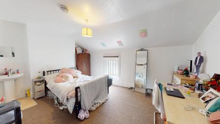 5 bedroom Terraced House to let in Viaduct Road