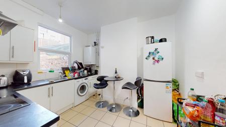 5 bedroom Terraced House to let in Viaduct Road