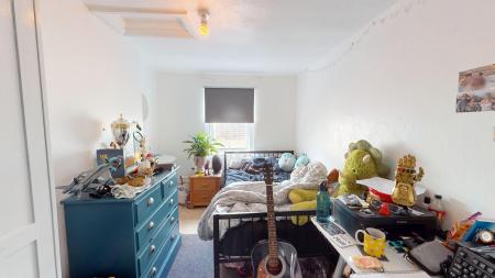 5 bedroom Terraced House to let in Viaduct Road