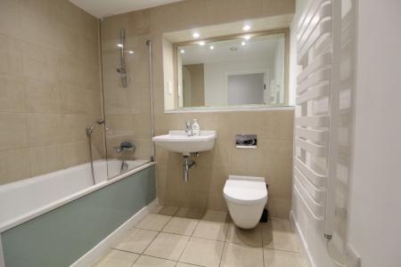 2 bedroom Flat to let in West Street