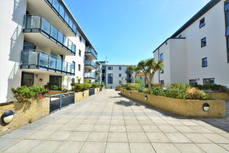 2 bedroom Flat to let in West Street
