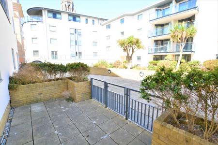 2 bedroom Flat to let in West Street