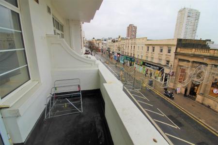 2 bedroom Flat to let in Western Road