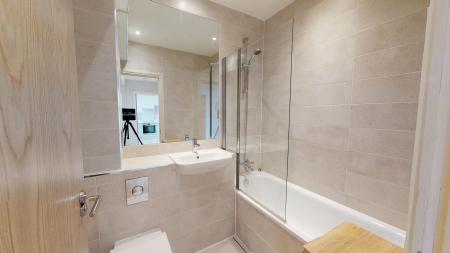 2 bedroom Flat to let in Western Road