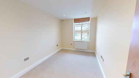 2 bedroom Flat to let in Western Road
