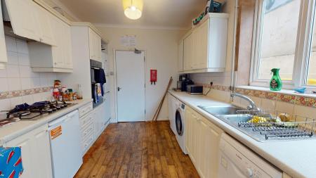 6 bedroom Detached house to let in Brading Road, Hanover, Brighton, BN2