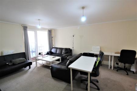 3 bedroom Flat to let in Fleet Street, City Centre, Brighton, BN1