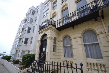 1 bedroom Flat to let in Oriental Place, Brighton, BN1