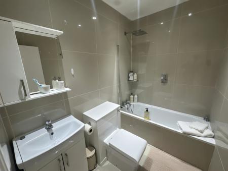 1 bedroom Flat to let in Oriental Place, Brighton, BN1